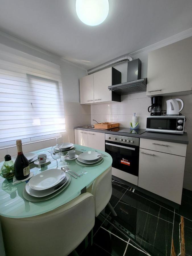 Apartman Dora With Sea View And Terrace Umag Exterior photo
