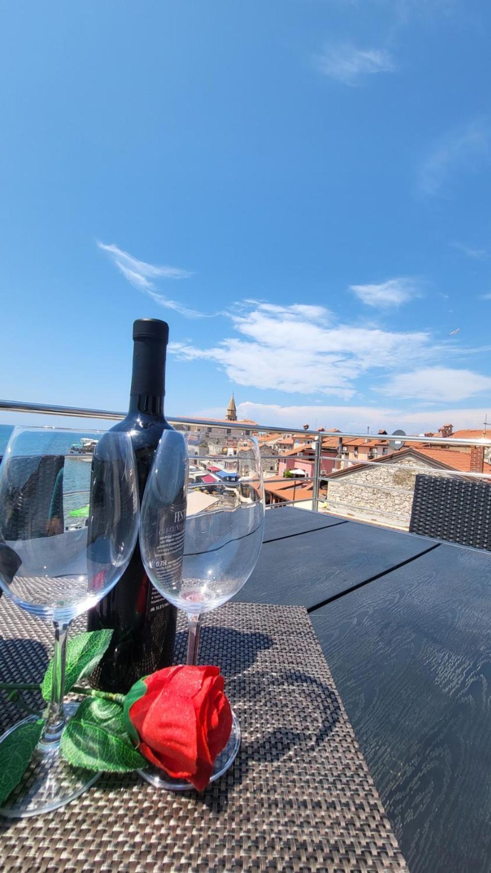 Apartman Dora With Sea View And Terrace Umag Exterior photo