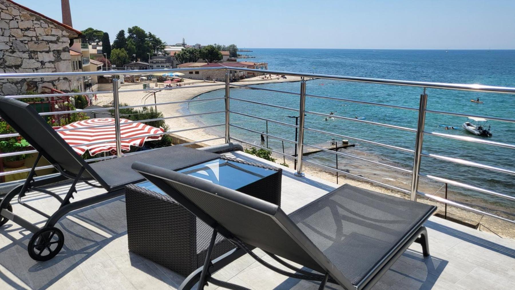 Apartman Dora With Sea View And Terrace Umag Exterior photo
