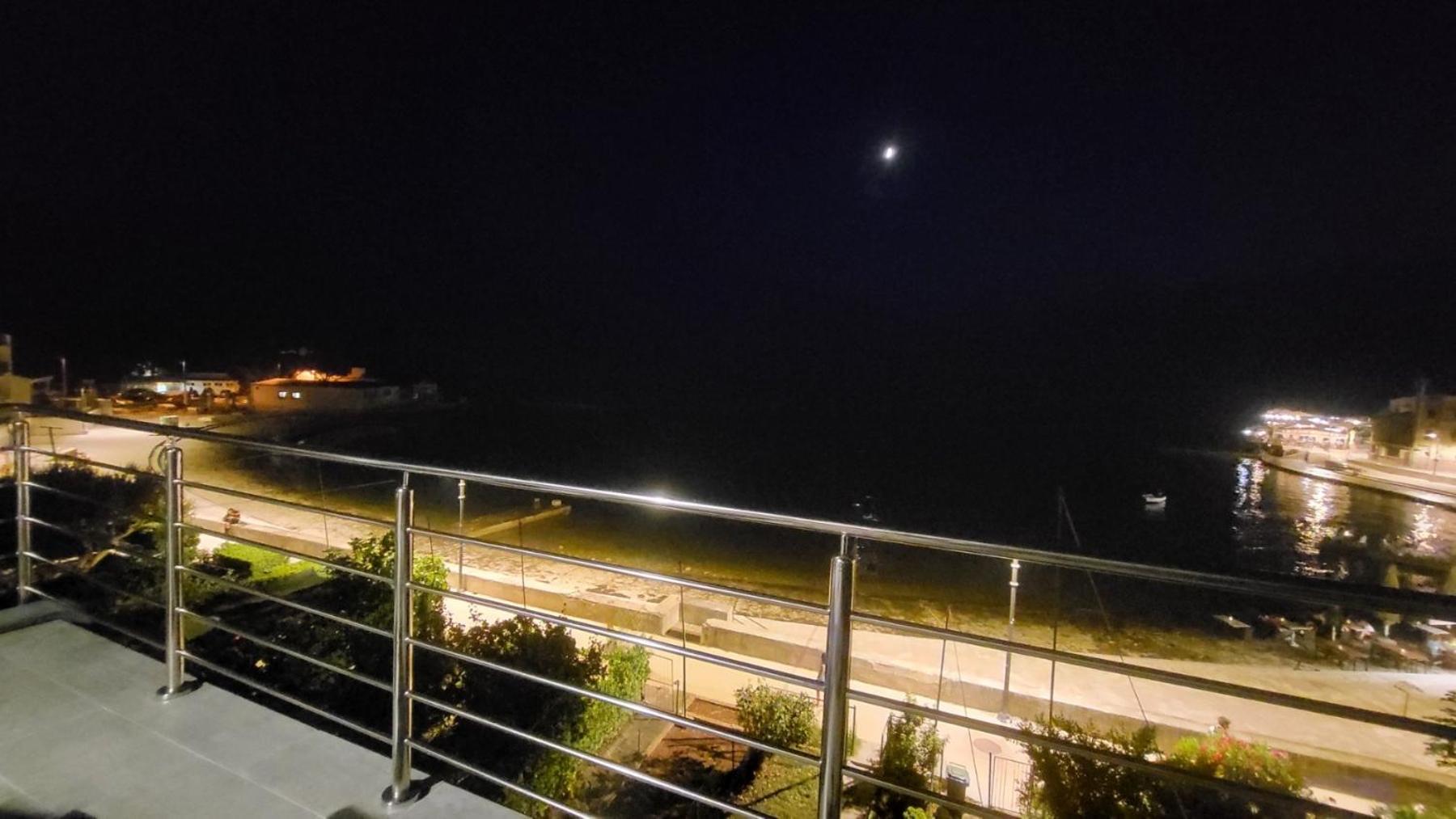 Apartman Dora With Sea View And Terrace Umag Exterior photo